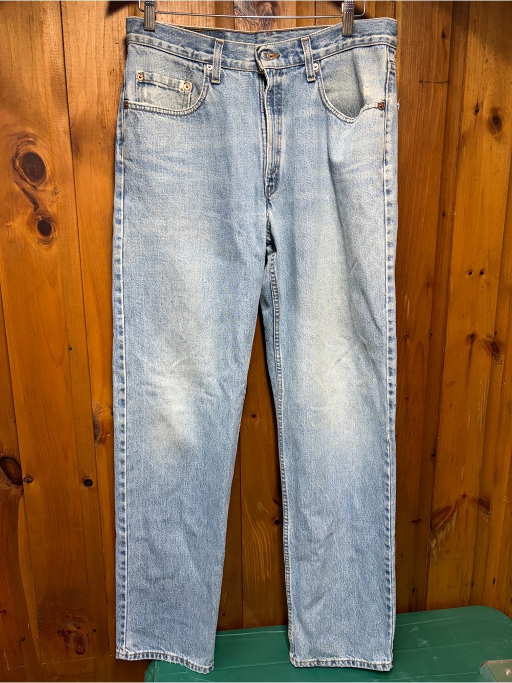 Vintage Levi’s 550 Jeans W34 L34 Light Wash Made in Canada Relaxed Tapered Fit
I
